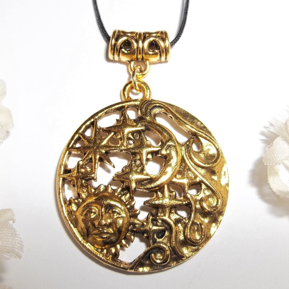 Necklace Pendant Gold Moon Star Circle Celestial Jewelry Gift Fashion NWT A572
